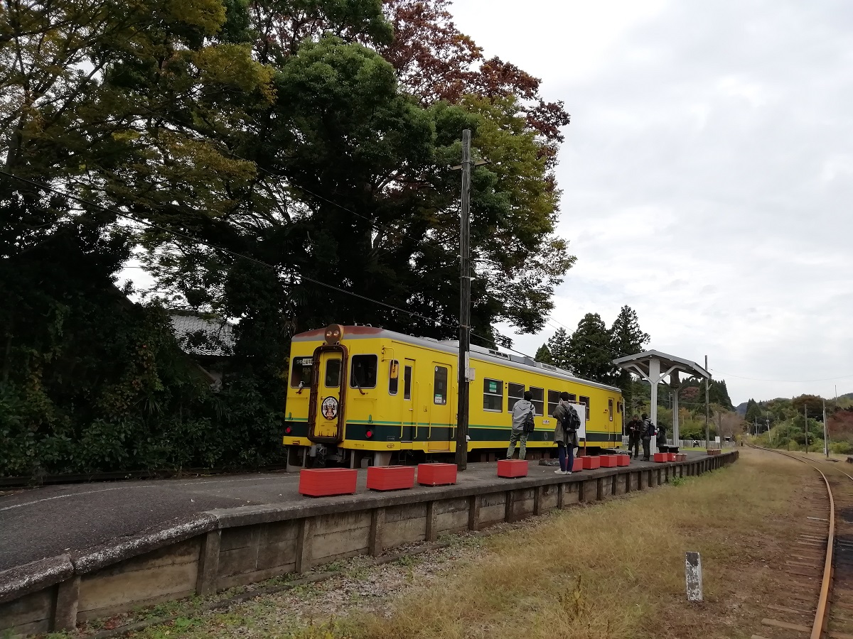 房総の車窓から 里山の風景を眺めてアイデアを練る ワッペン ワーケーション列車 いっぽ